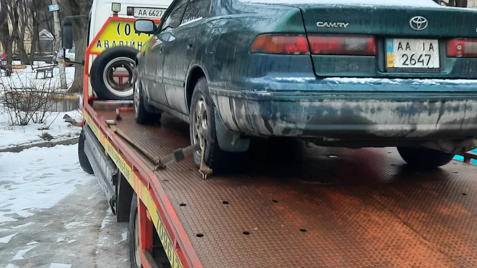 Toyota Camry 4