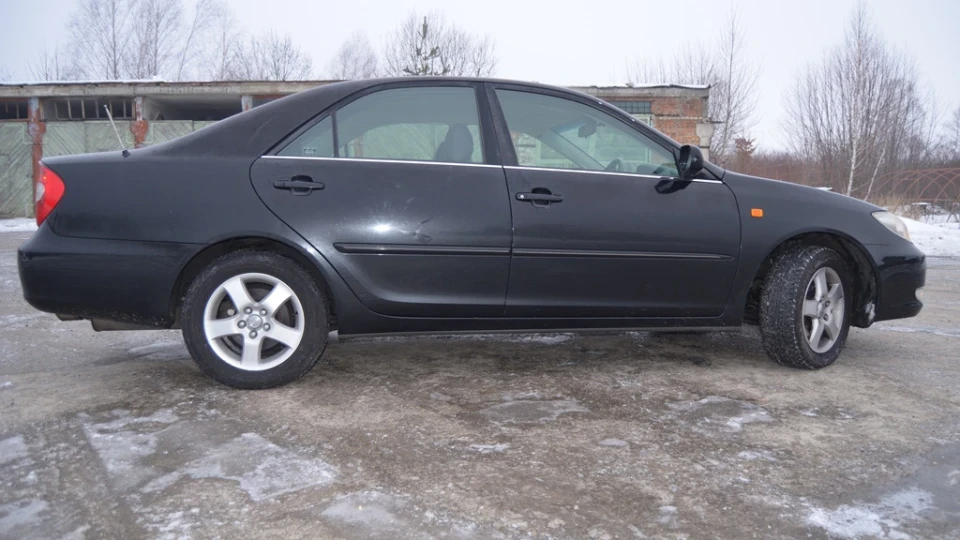 Toyota Camry 4