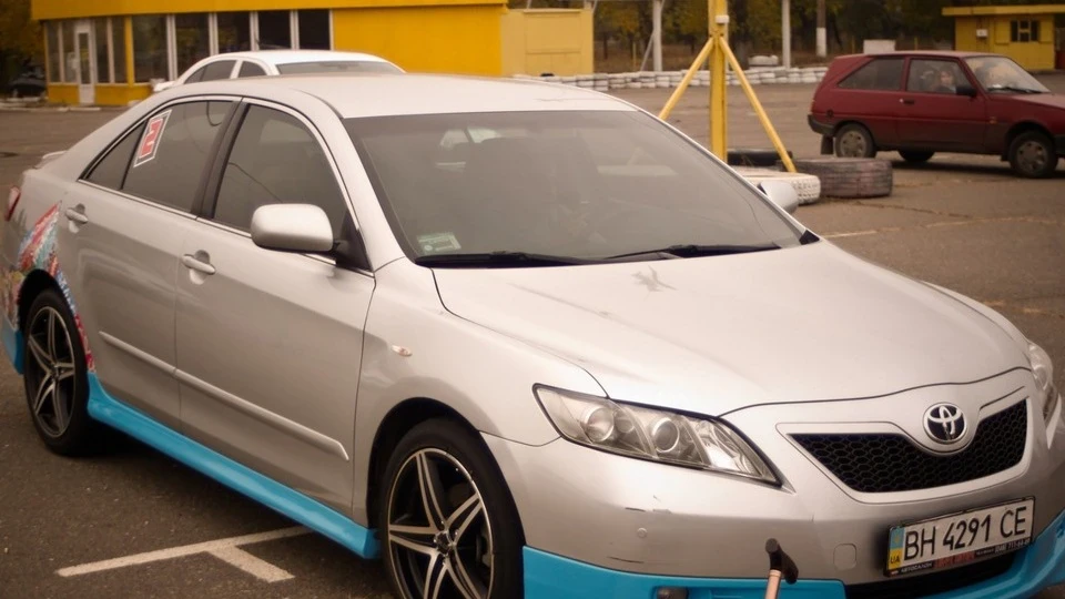 Toyota Camry 2.4 SE. 2