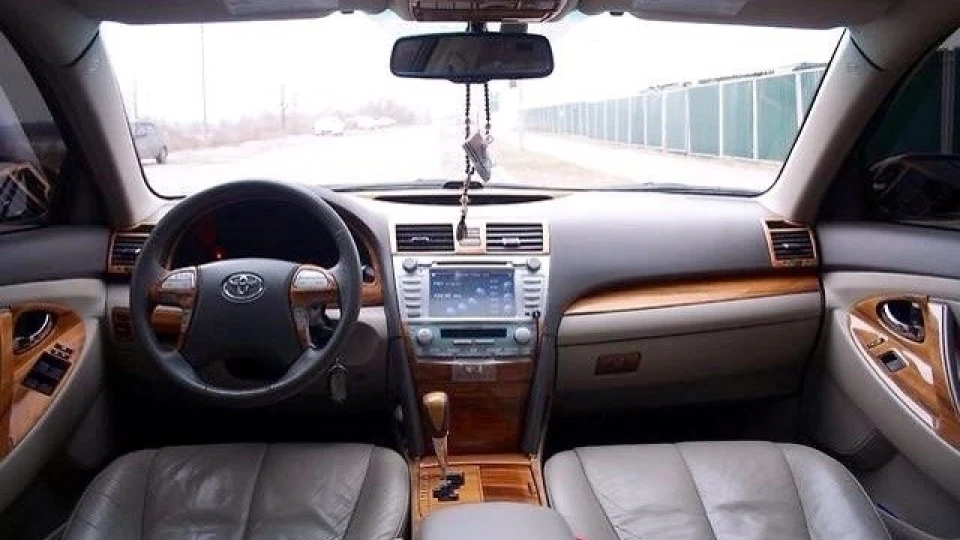 Toyota Camry 2.4 XLE 4