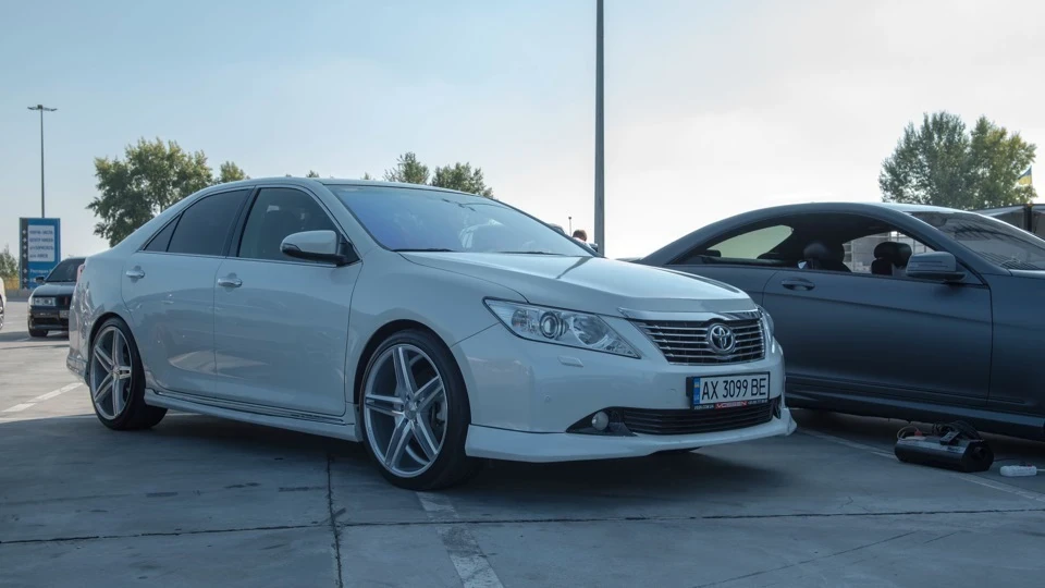 Toyota Camry 2.5 Lux SE & #TeamVossen 3