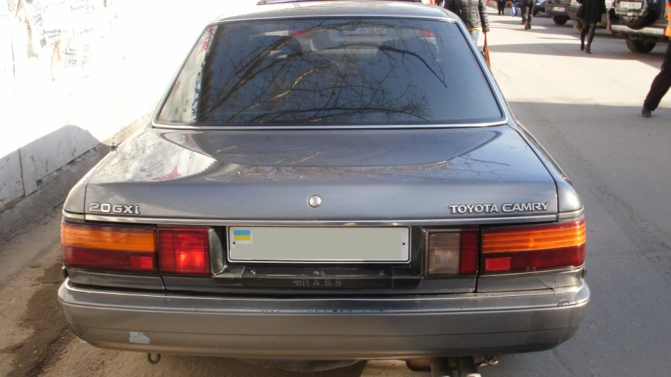 Toyota Camry 2.5 V6 (VZV21) 3