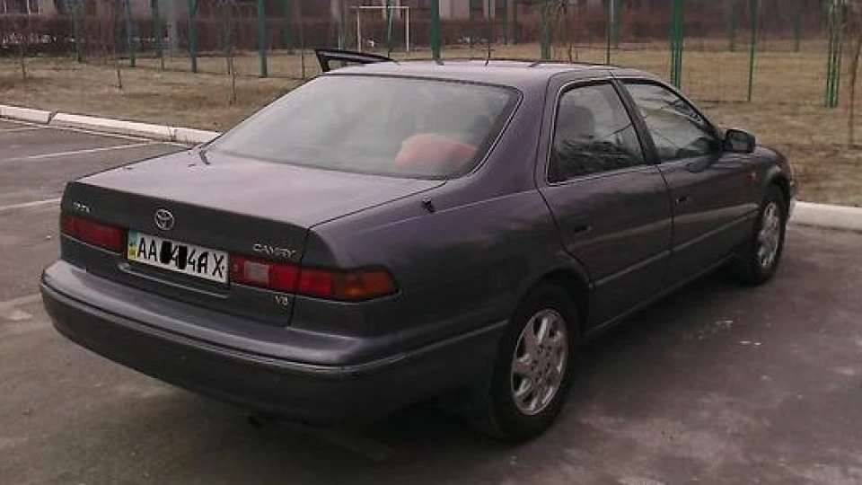 Toyota Camry 3.0 Срібна перлинА 4