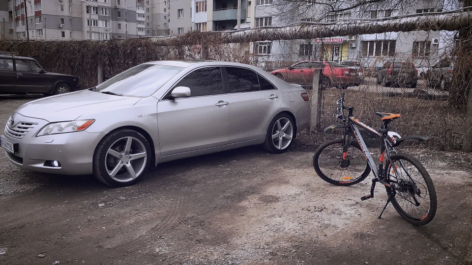 Toyota Camry 3.5 277 л,с. 2