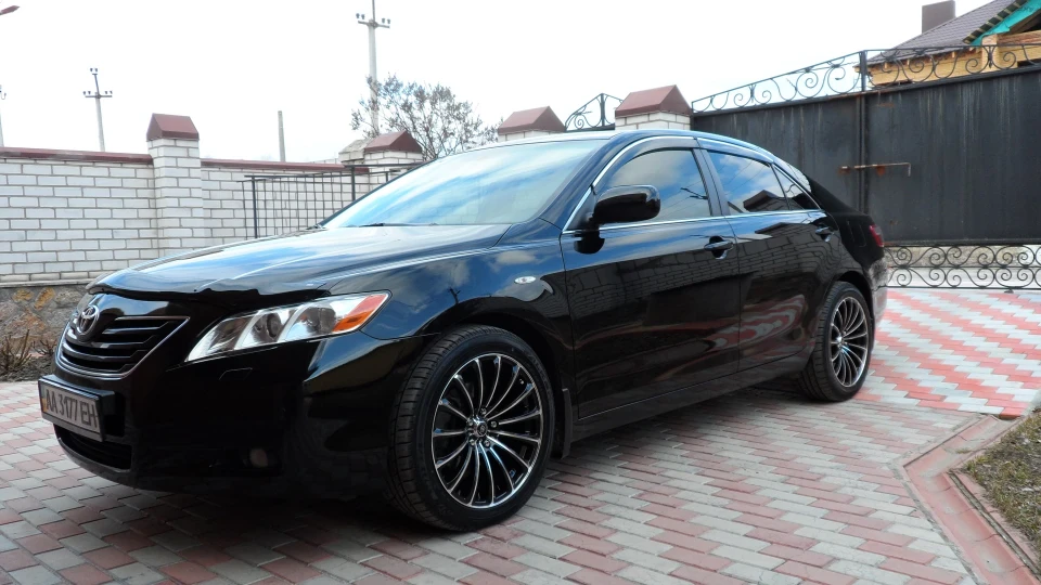Toyota Camry 3.5 V6 R18 3