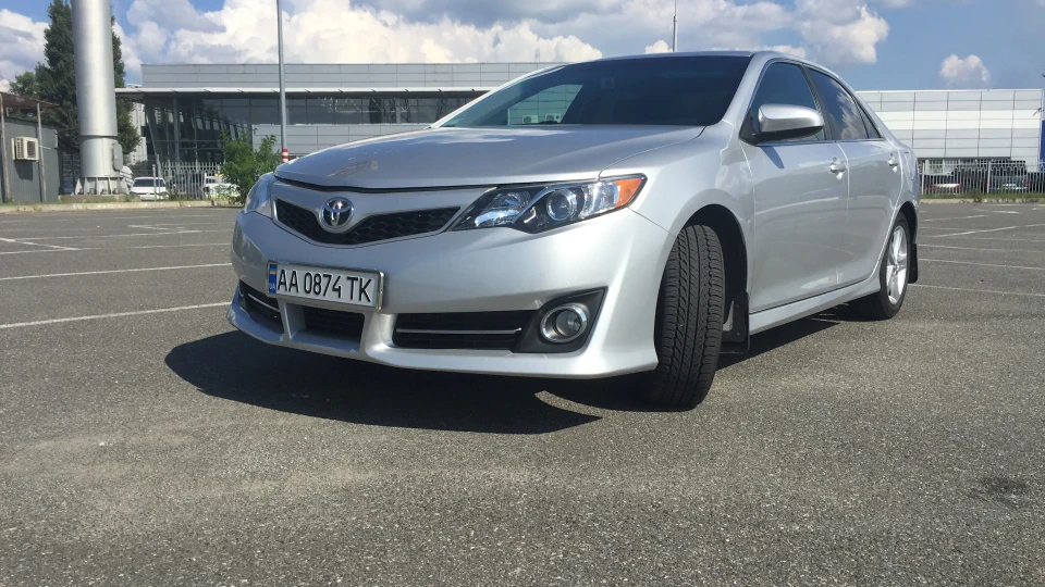Toyota Camry 50 SE SILVER 2