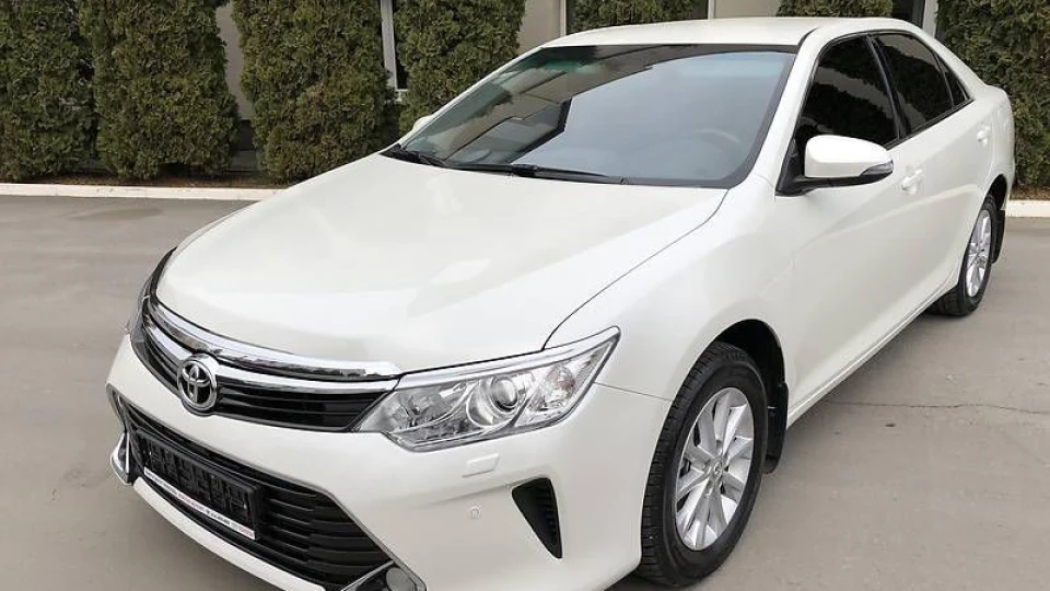Toyota Camry Білосніжка