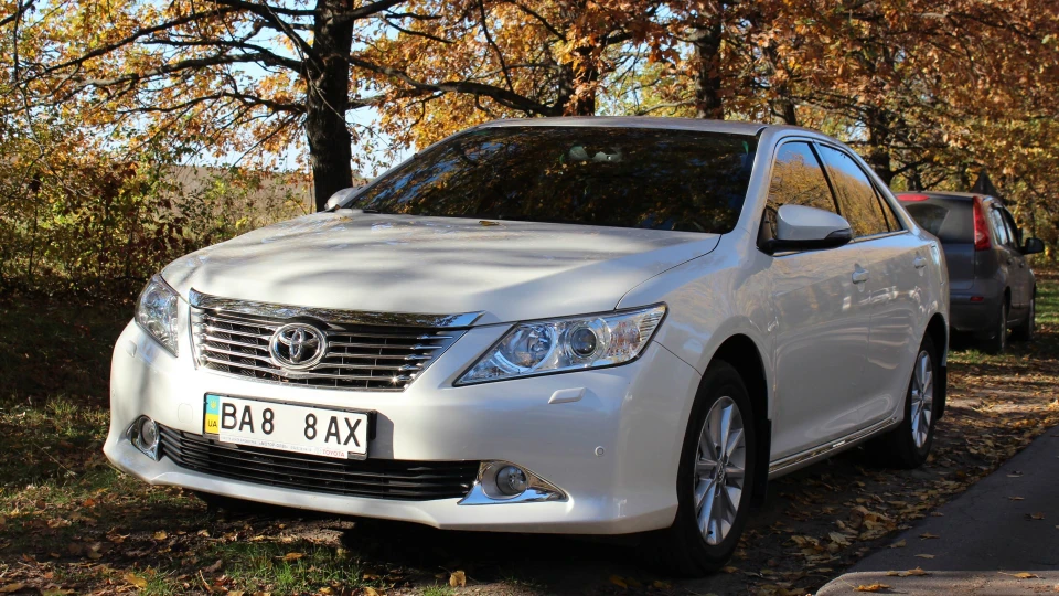 Toyota Camry білий перламутр