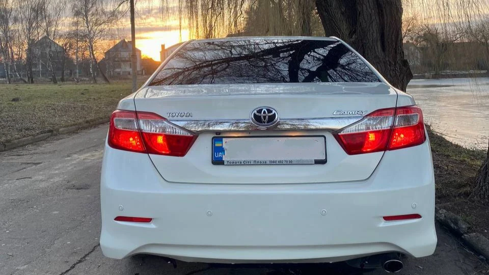 Toyota Camry Білий перламутр 🎌