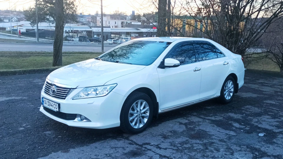 Toyota Camry Білий перламутр 🎌 3