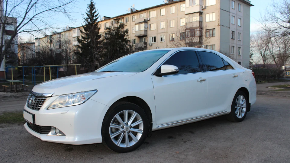Toyota Camry Білий Самурай 2