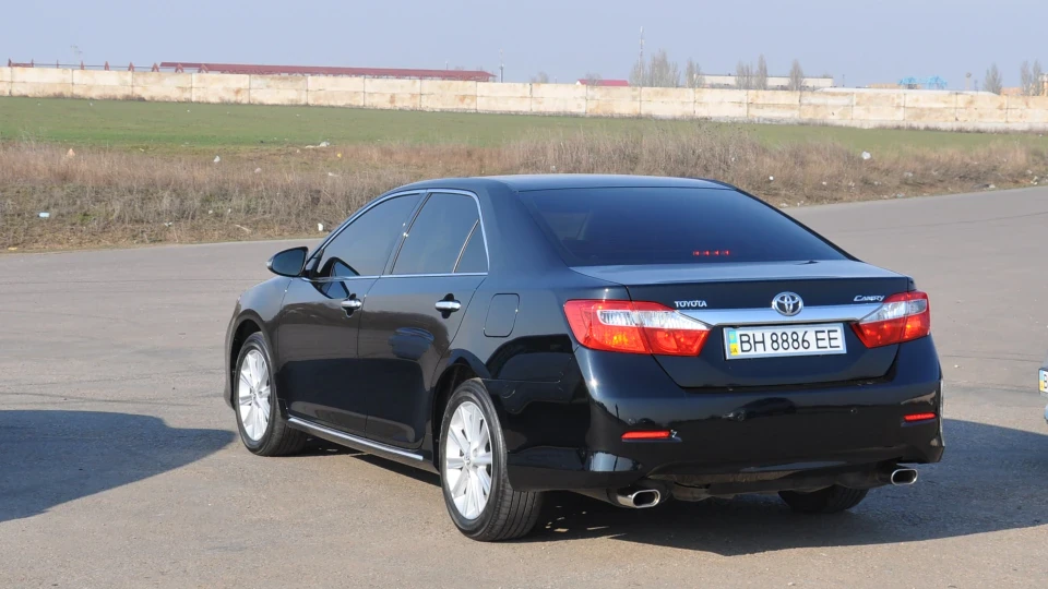 Toyota Camry BLACK EDITION 2.5 LUX 3