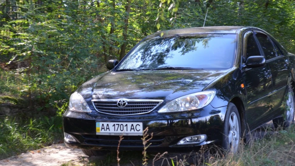 Toyota Camry Black Pearl 4