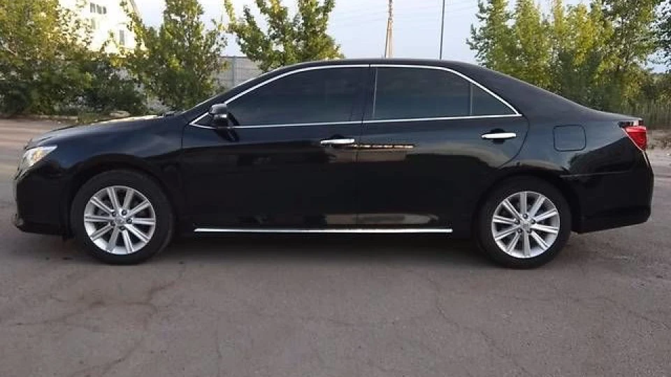 Toyota Camry Чорна 2.5 4