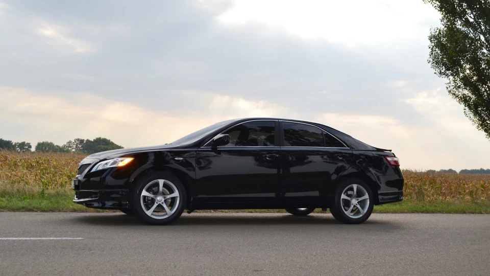 Toyota Camry ~Чорний ЛАК~ 2