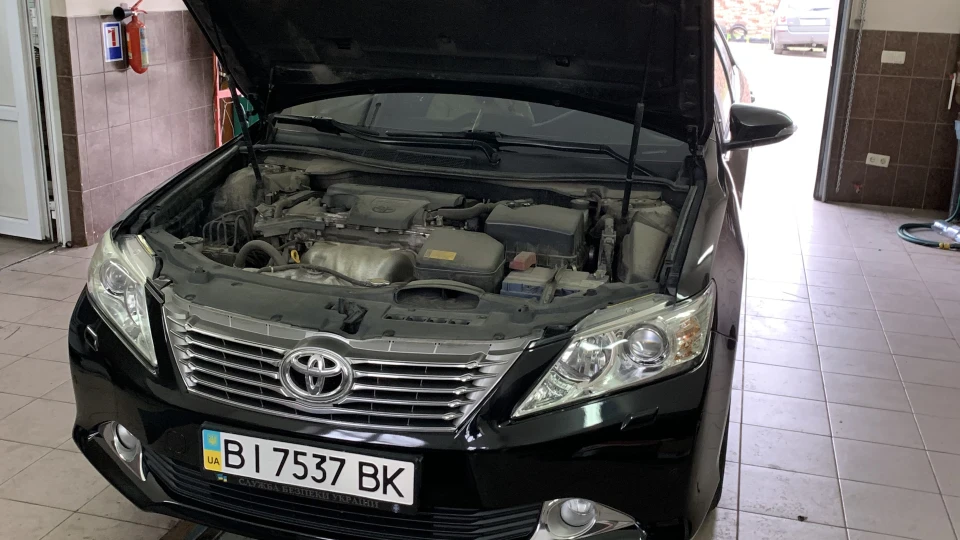 Toyota Camry Чорний металік 3