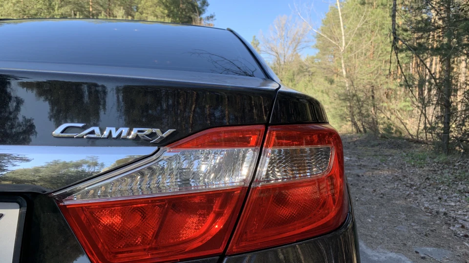 Toyota Camry Чорний металік 4
