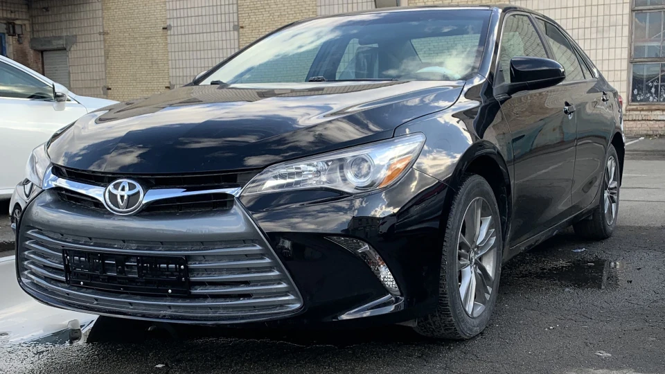 Toyota Camry Чорний Тапок Без душі 😉