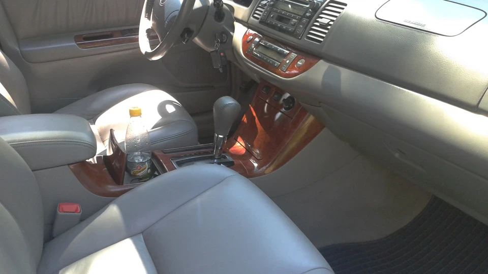 Toyota Camry диван на колесах 3