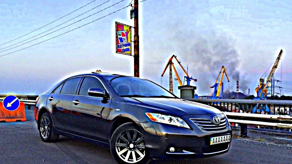 Toyota Camry Fifty Shades of Grey 2