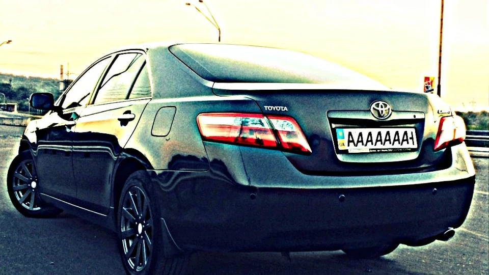 Toyota Camry Fifty Shades of Grey 3
