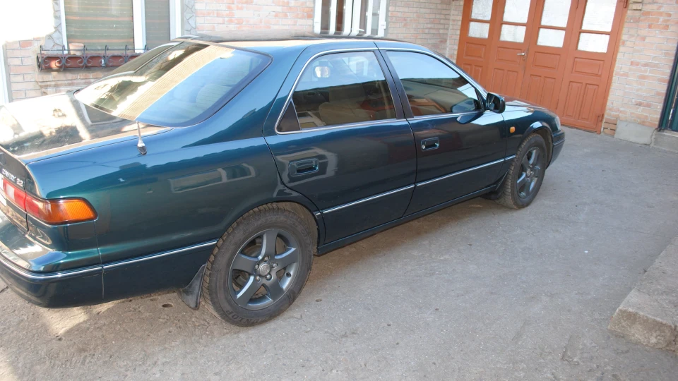Toyota Camry GreenЧ 4