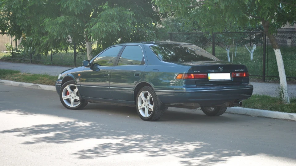 Toyota Camry Individual 3