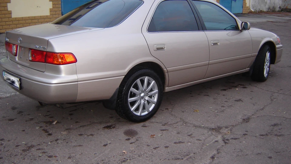 Toyota Camry крокодил 2