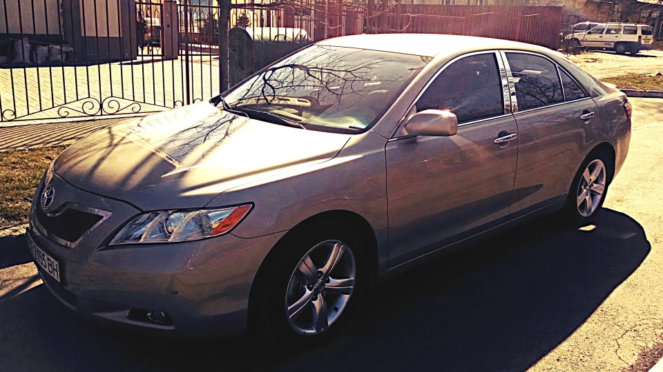 Toyota Camry Ластівка