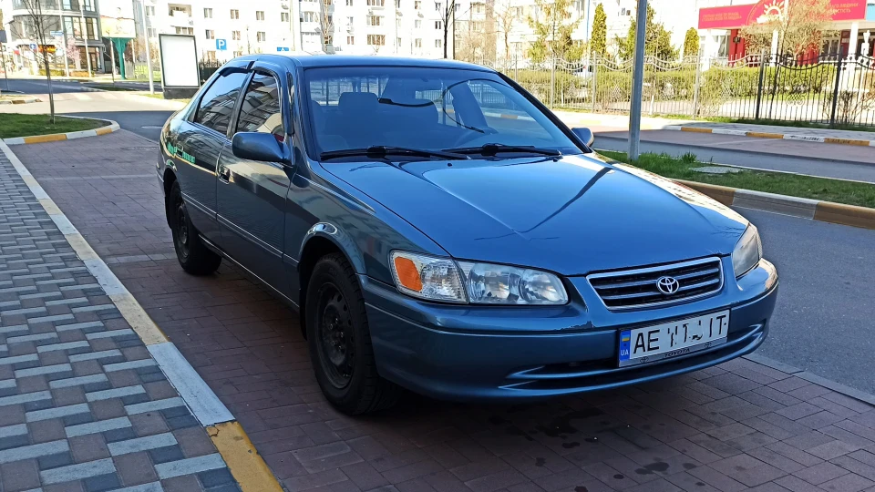 Toyota Camry LE 2.2 US 2