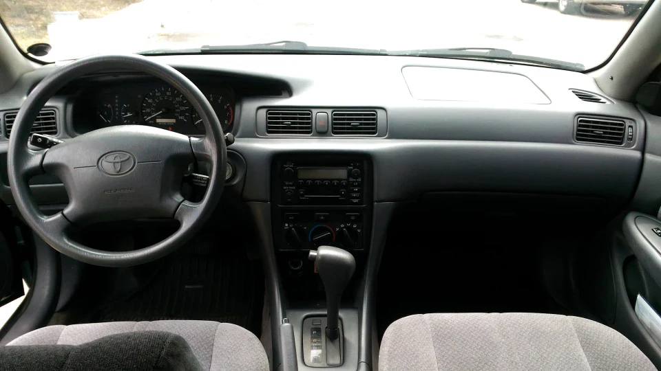 Toyota Camry LE 2.2 US 4