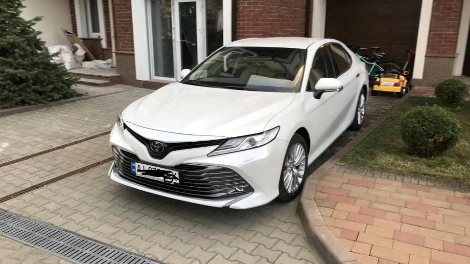 Toyota Camry Лексус побачення 2