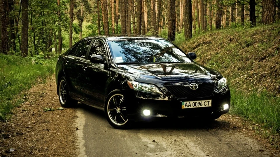 Toyota Camry - Not just business! 3
