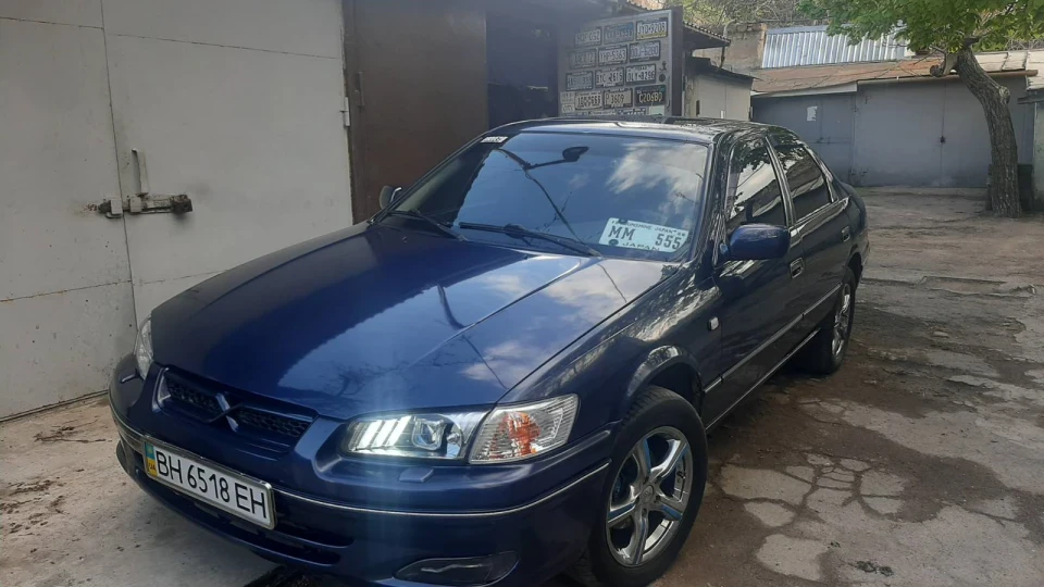 Toyota Camry уособлення надійності 3