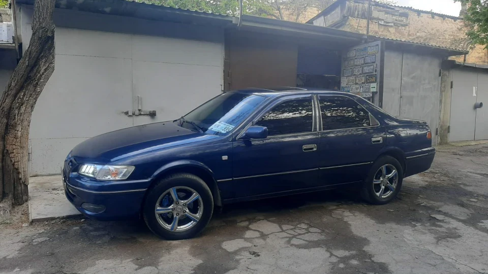 Toyota Camry уособлення надійності 4