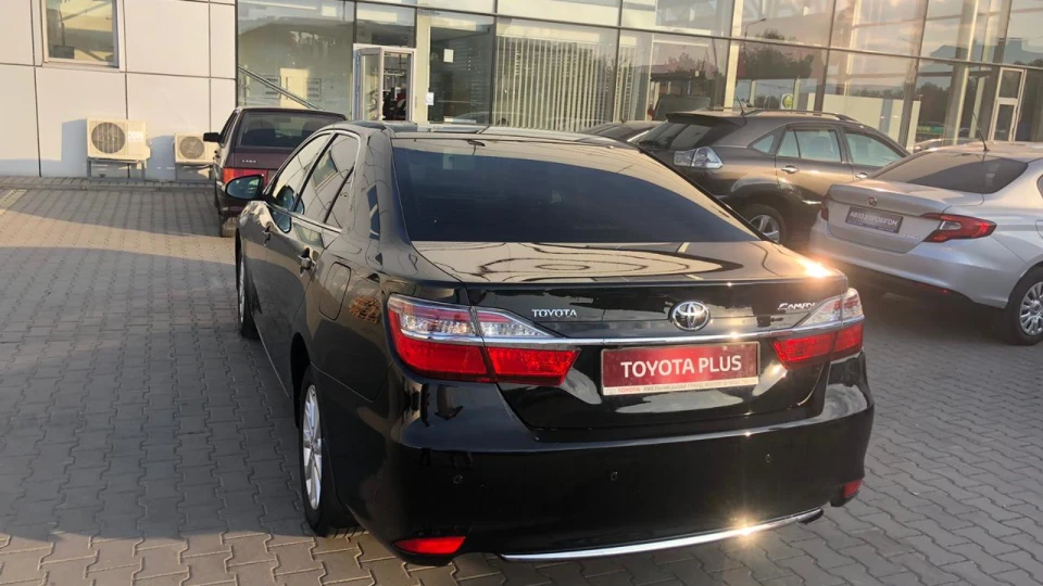 Toyota Camry Головна 5