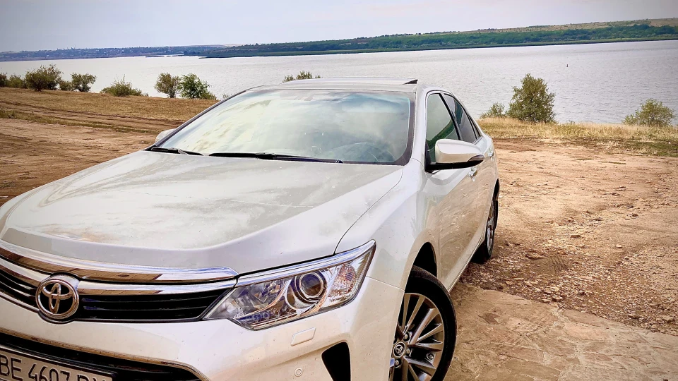 Toyota Camry Premium 2