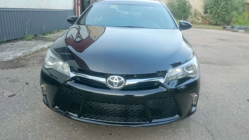 Toyota Camry SE (USA) 3