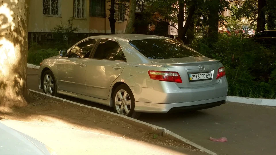 Toyota Camry SE 2