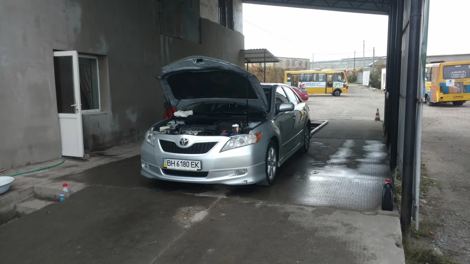 Toyota Camry SE 3