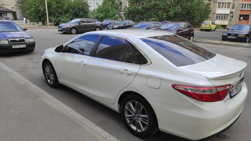 Toyota Camry SE 2