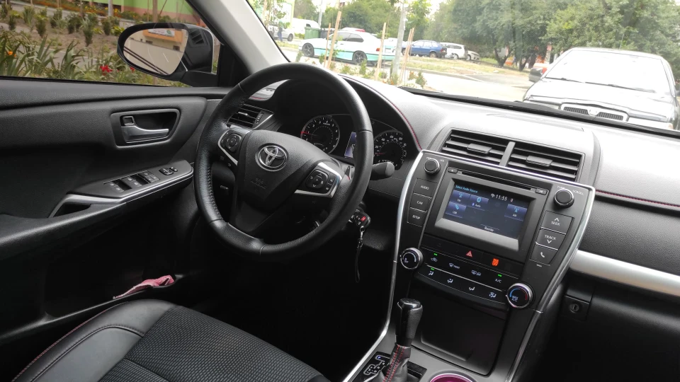 Toyota Camry SE 4