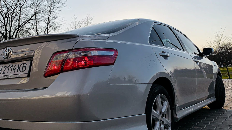 Toyota Camry SE 2