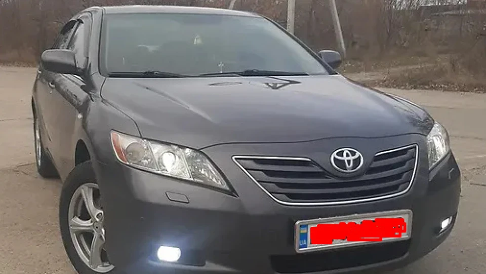 Toyota Camry сірий металік 2
