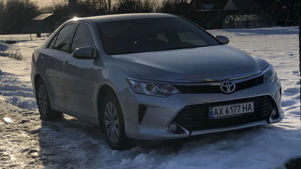 Toyota Camry Silver Royal 3