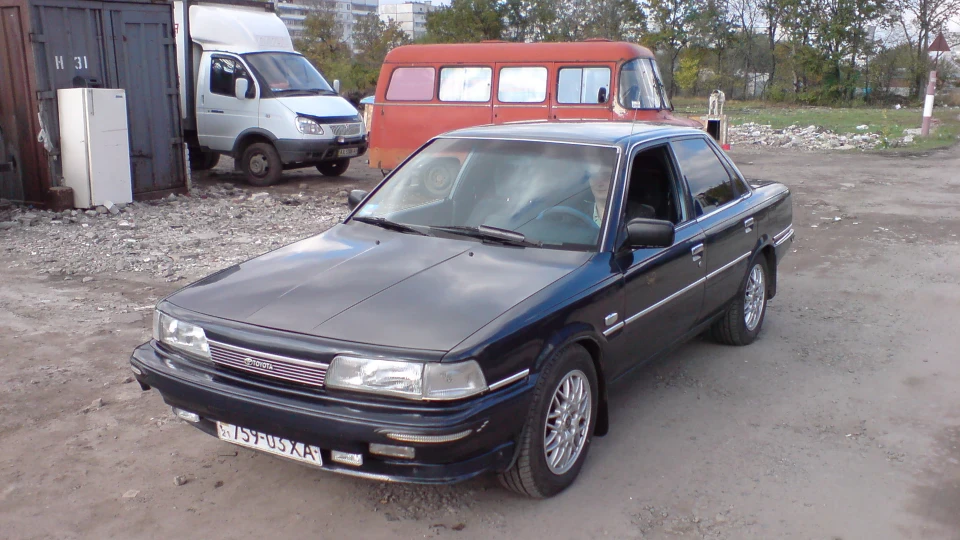 Toyota Camry синя красуня