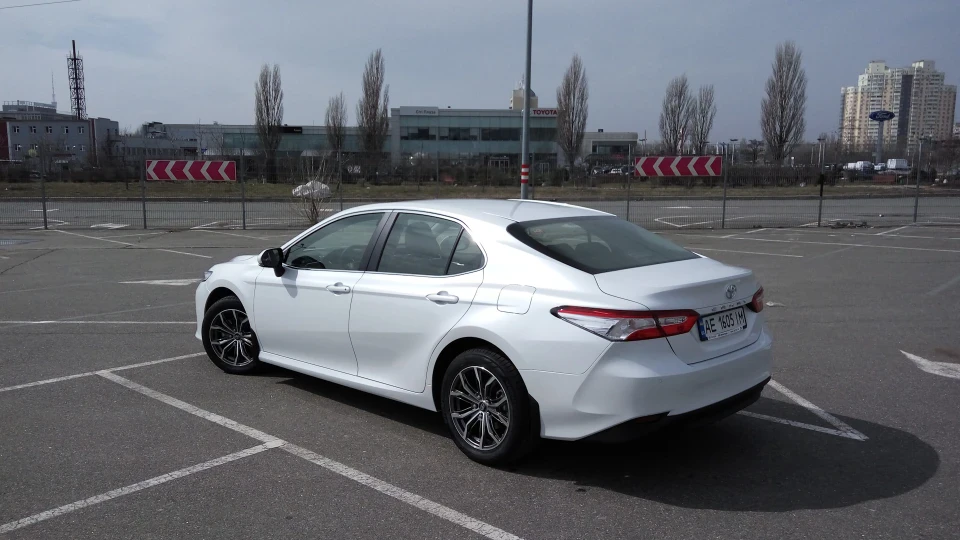Toyota Camry Сніжок 4