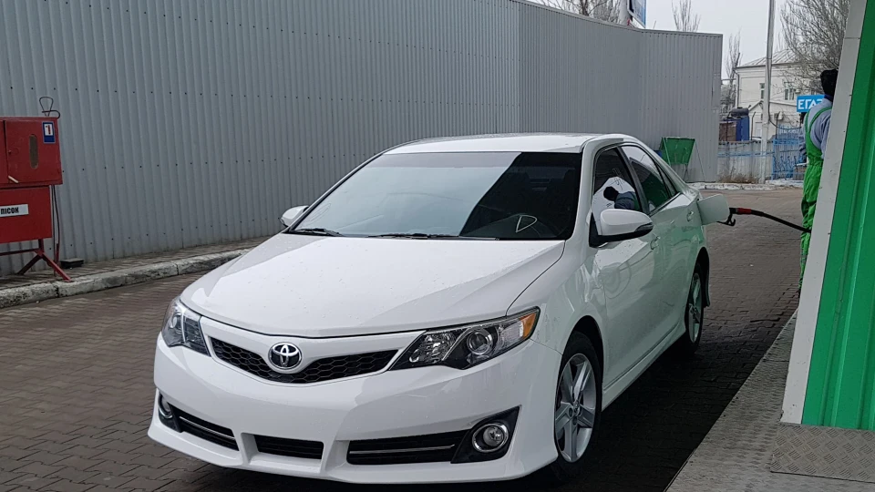 Toyota Camry Sport Edition (SE) 2