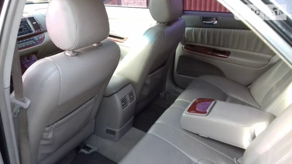 Toyota Camry Вальяжний японець 3