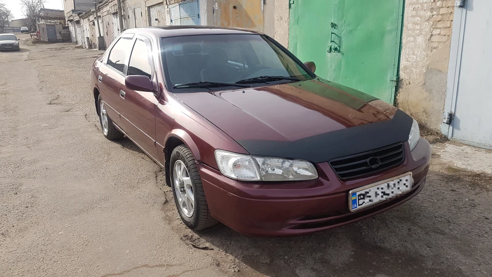 Toyota Camry Вишнева 20ка